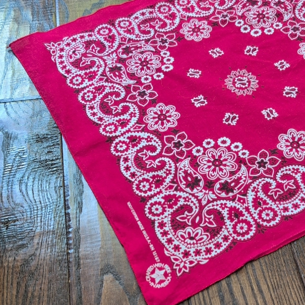 Vintage Genuine 100%  Cotton Made in the USA Red Paisley Hav-a-Hank Bandana